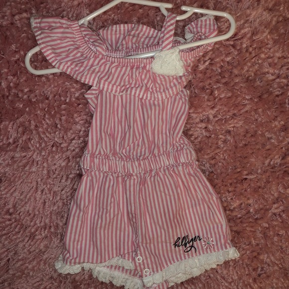 Like new tommy romper - Picture 1 of 2